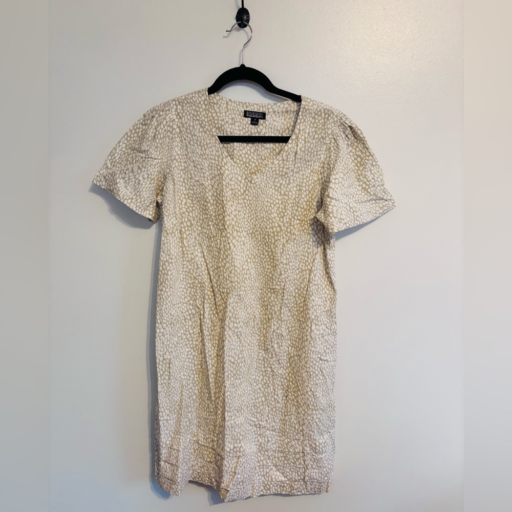 Nicole Miller cream and white patterned t shirt dress size small